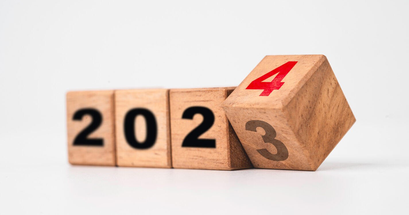 Cubes showing the year changing to 2024